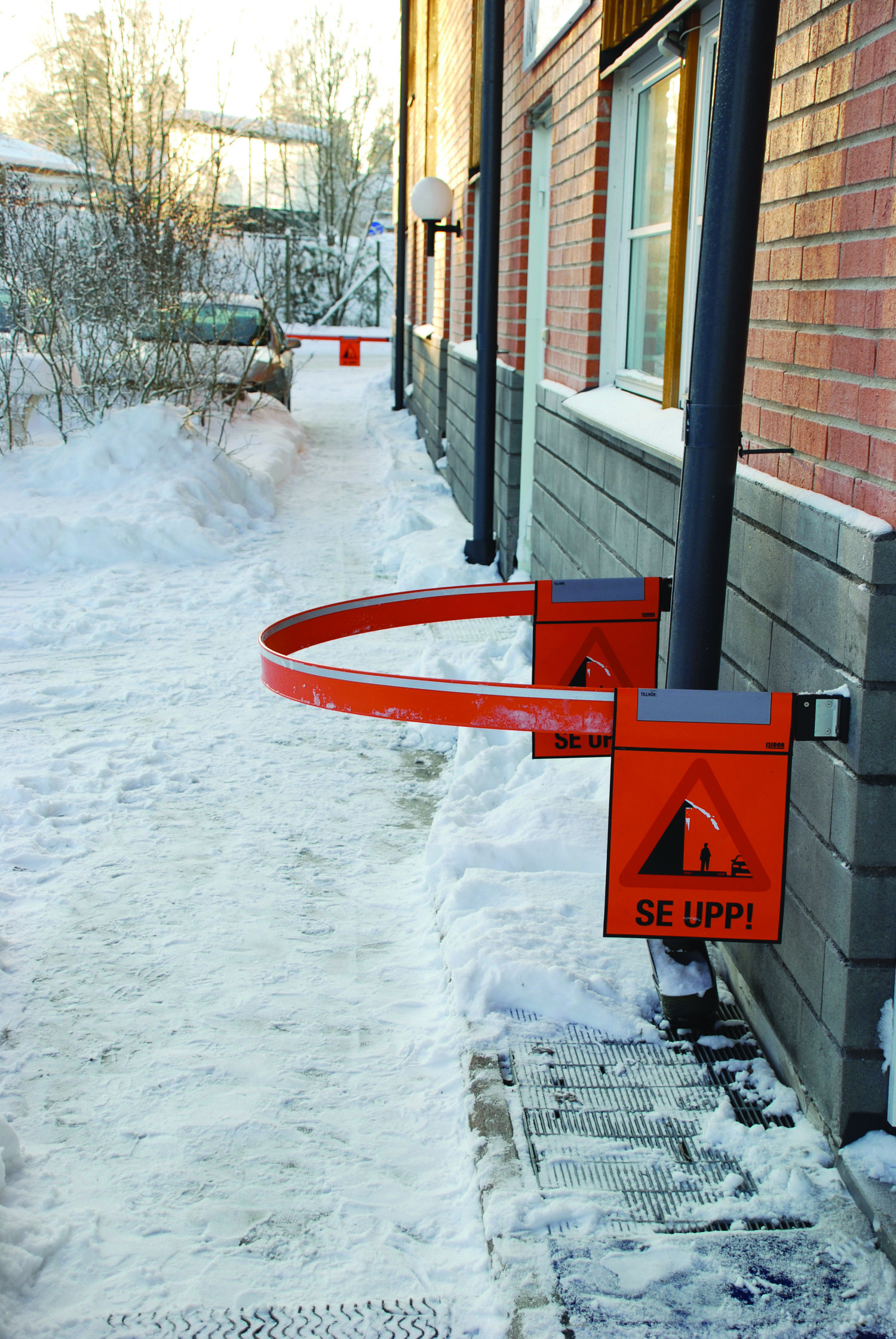 Isidor Lång Bom med två flaggor