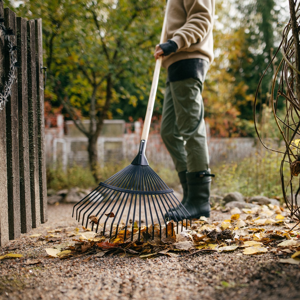 Fiskars Lövräfsa Solid™ 22P plast/trä FSC