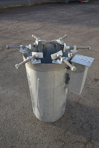 Julgransfot för fastgjutning Ø390mm, galvad med elplint