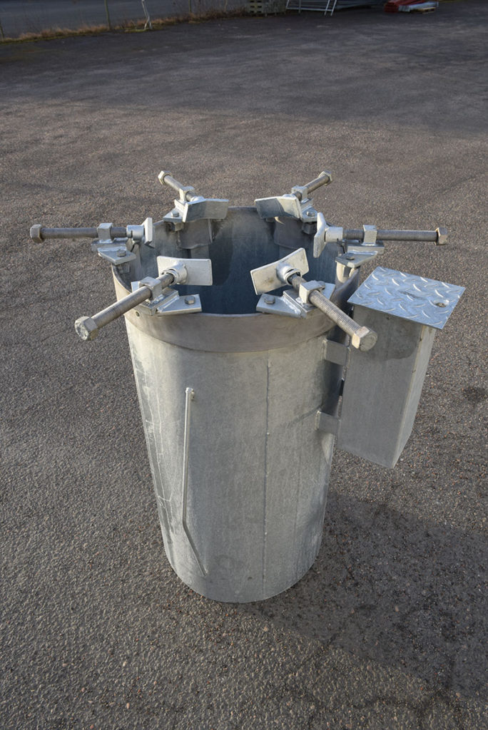 Julgransfot för fastgjutning Ø390mm, galvad med elplint